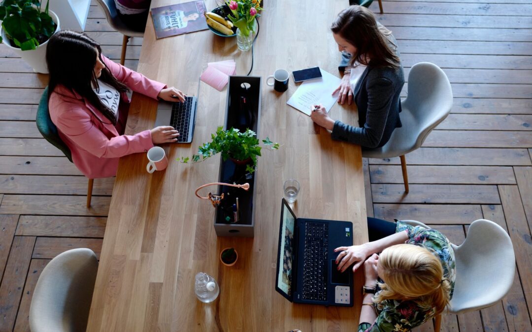 Futuro do Trabalho: Tendências e Benefícios do Modelo Híbrido e do Coworking